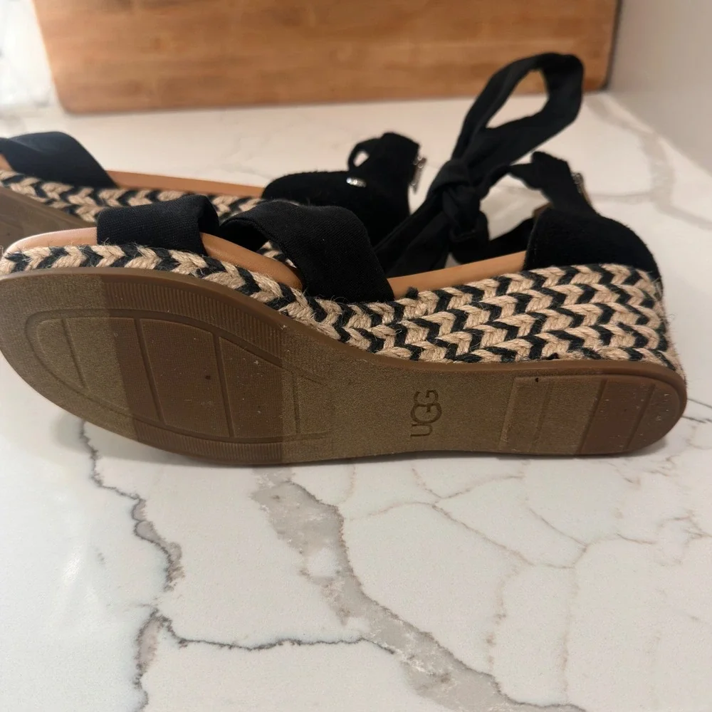 UGG Trina Wedge Sandals Womens 8 Black Espadrille Ankle Tie Jute Coastal Summer